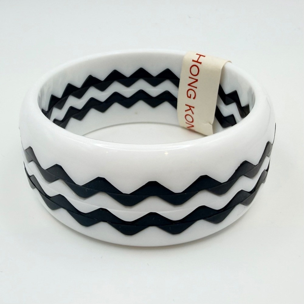 Vintage Interlocking Puzzle Bangle NOS Made in Hong Kong Black and White 8 Inch - Picture 5 of 6